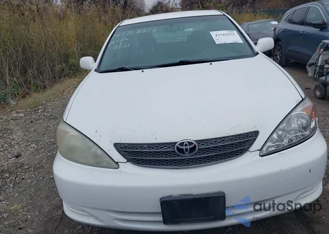 2004 Toyota Camry Le z USA, uszkodzony, nr VIN 4T1BE32K34U302144